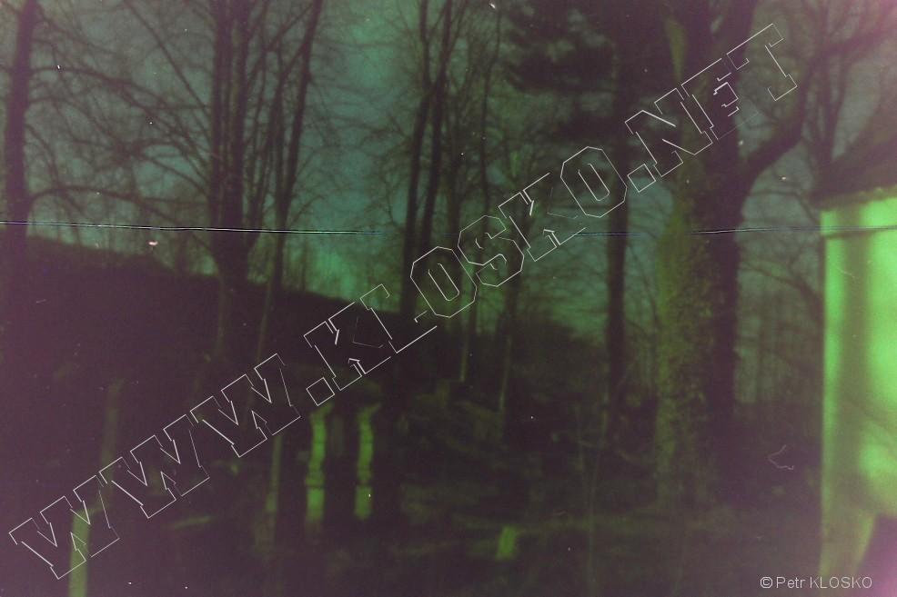 Detail - Dďż˝rkovďż˝ komora - fotky XII - Redscale - Kornice, Litomyďż˝l, ďż˝idovskďż˝ hďż˝bitov